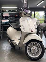 2e hands vespa scooter