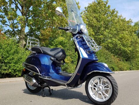 vespa scooter blauw