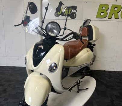 tweedehands vespa snor kopen