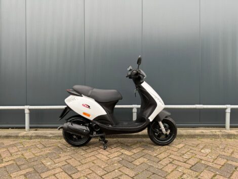 scooter piaggio zip