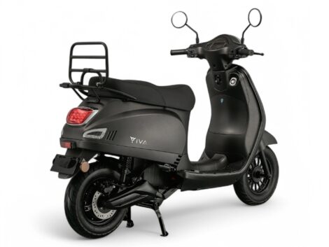 zwarte scooter