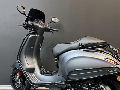 vespa sprint grijs
