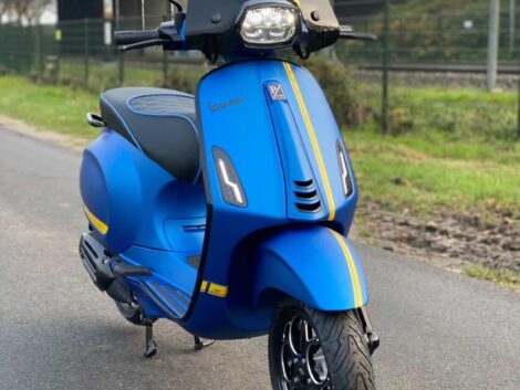 vespa sprint blauw